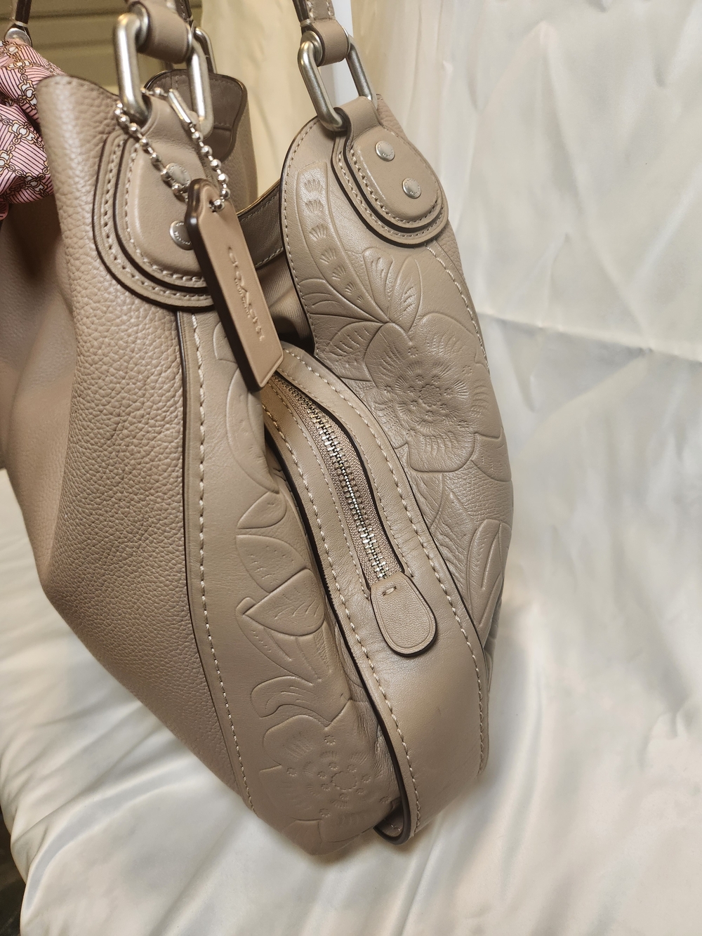 Coach Edie Shoulder Bag 31 with Tea Rose Tooling - Picture 3 of 7